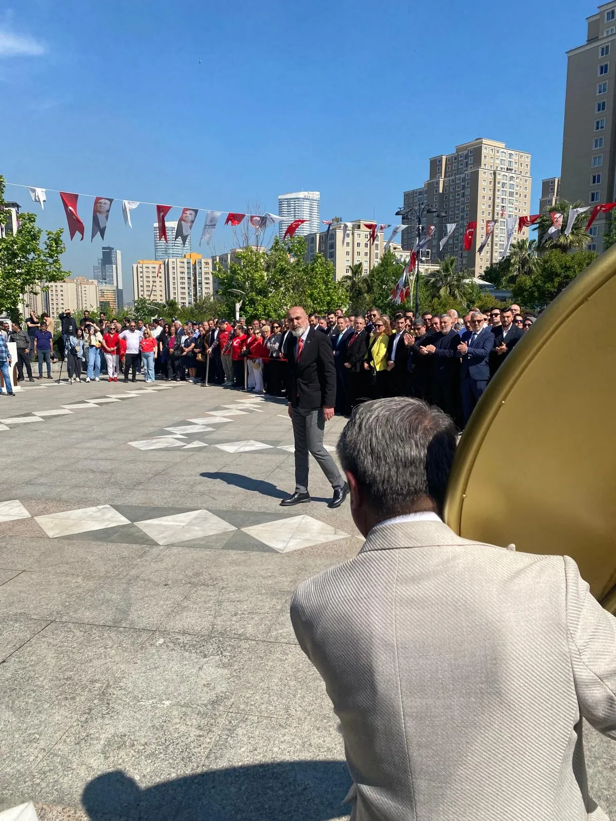 Ataşehir’de 19 Mayıs Coşkusu: Anma ve Çelenk Törenine Yoğun Katılım