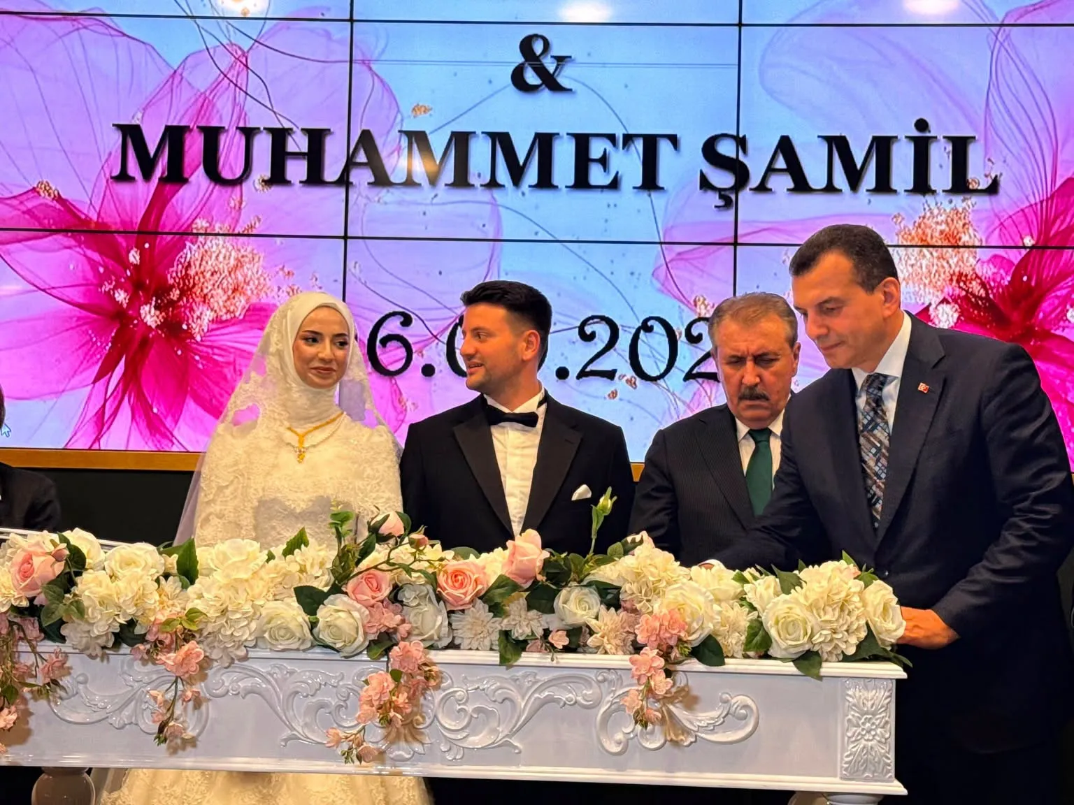 Mutluluğa Atılan Bir İmzada Bir Araya Geldik